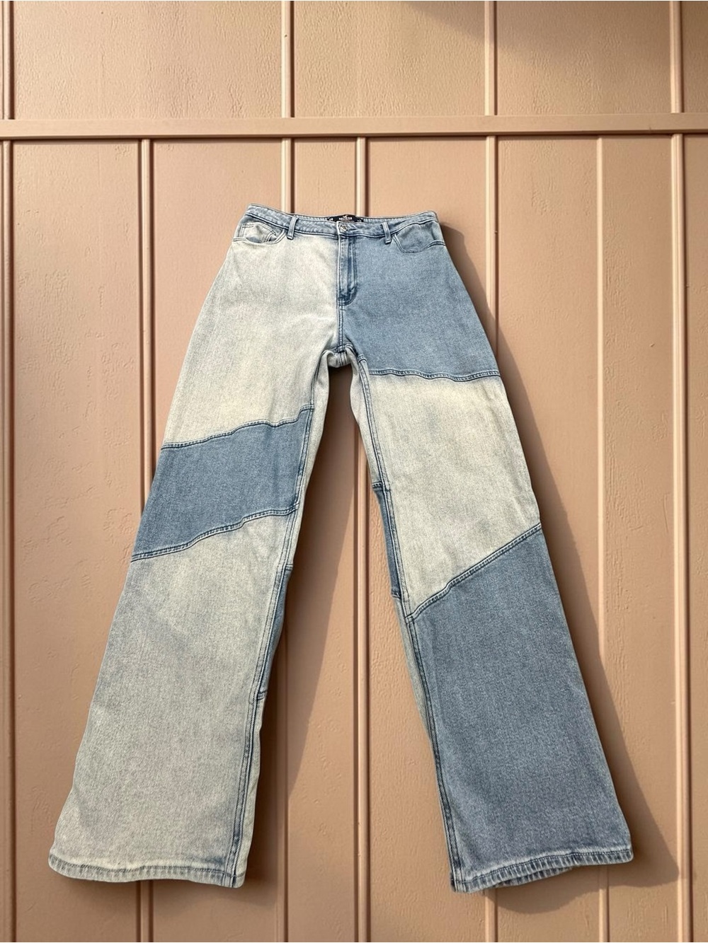 Hollister Ultra High Rise Two Tone Dad Jeans. Size: 31